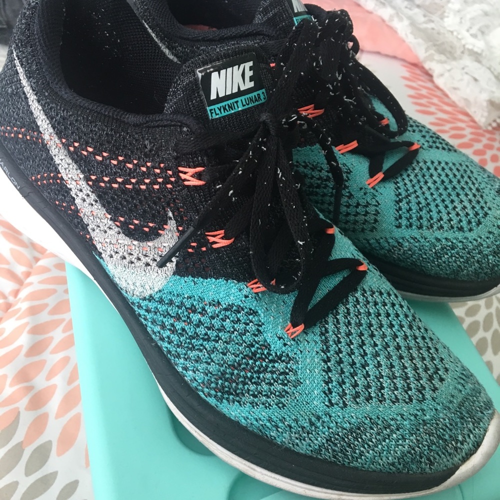 Nike Flyknits - Picture 2 of 5